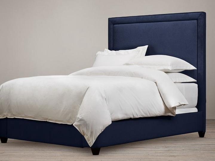 respaldo cama recto: Canelón clásico con vivo y somier tapizado por fuera con patas color wengue